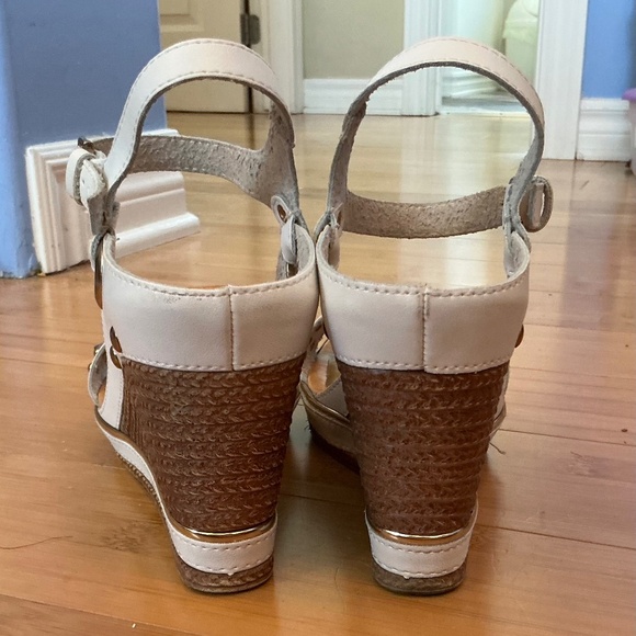 White & Gold Summer Wedge Size 6 1/2 - Picture 4 of 6